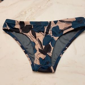 Size XS Printed Jolyn Bottoms